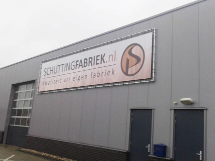 Artiqs -  gevelreclame Schuttingfabriek