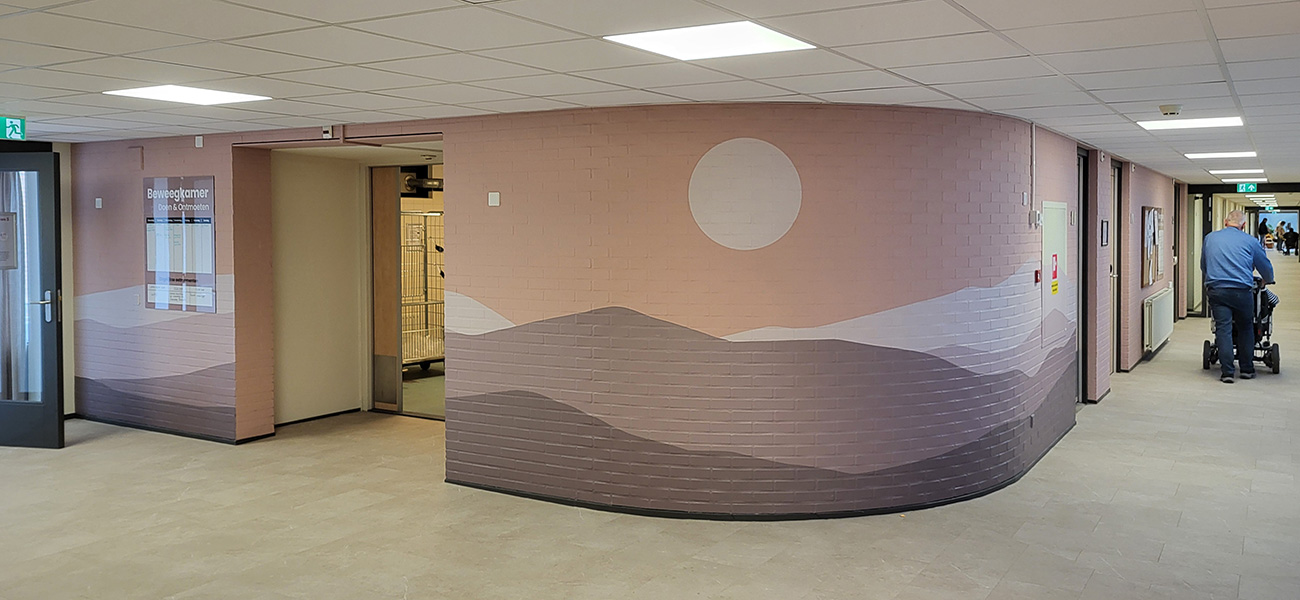 Vormen en patronen, met stickermateriaal aangebracht op muren