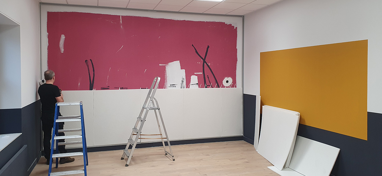 Wandvullend textielframe met akoestische panelen | Wonen Delden